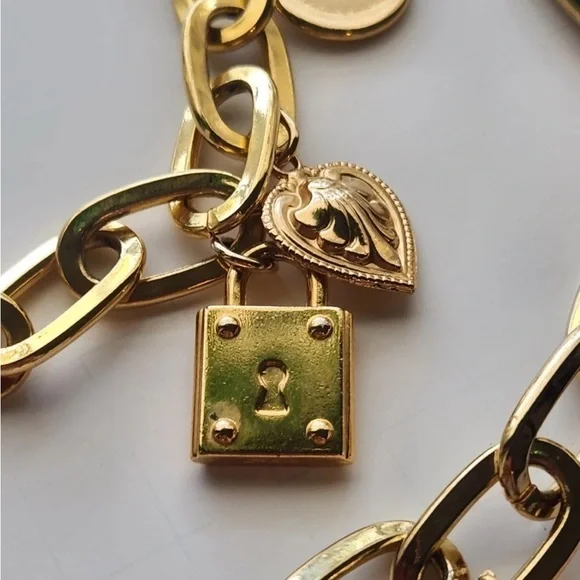ESCADA Women’s Gold Tone Chain Link Charm Belt Made in Spain VINTAGE RARE FIND!! - Picture 14 of 15